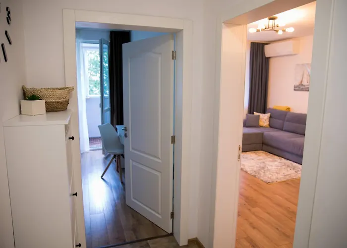 Sea View Apartment *