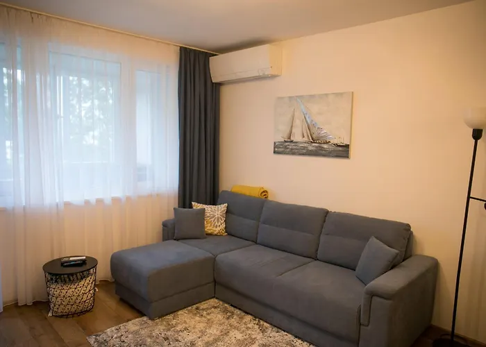 Sea View Apartment *